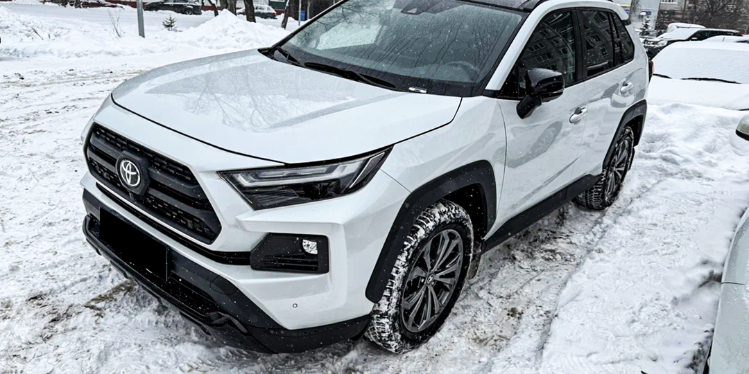 Попытался продать Toyota RAV4 (2024 - 9.537 км) из Китая. Уже 3 месяца весит в продаже, но покупать его не хотят. Уже и цену опустил