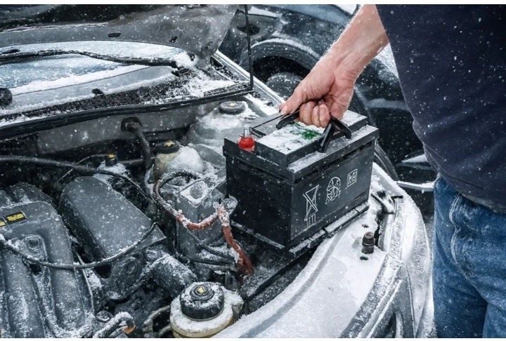 Зимовка для аккумулятора: нести в дом или оставить на морозе?
