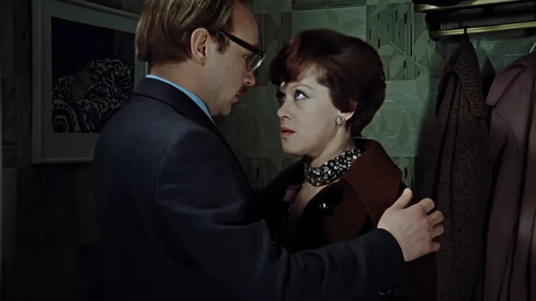    Кадр из к/ф "Служебный роман" (1977). Режиссёр Эльдар Рязанов, "Мосфильм"