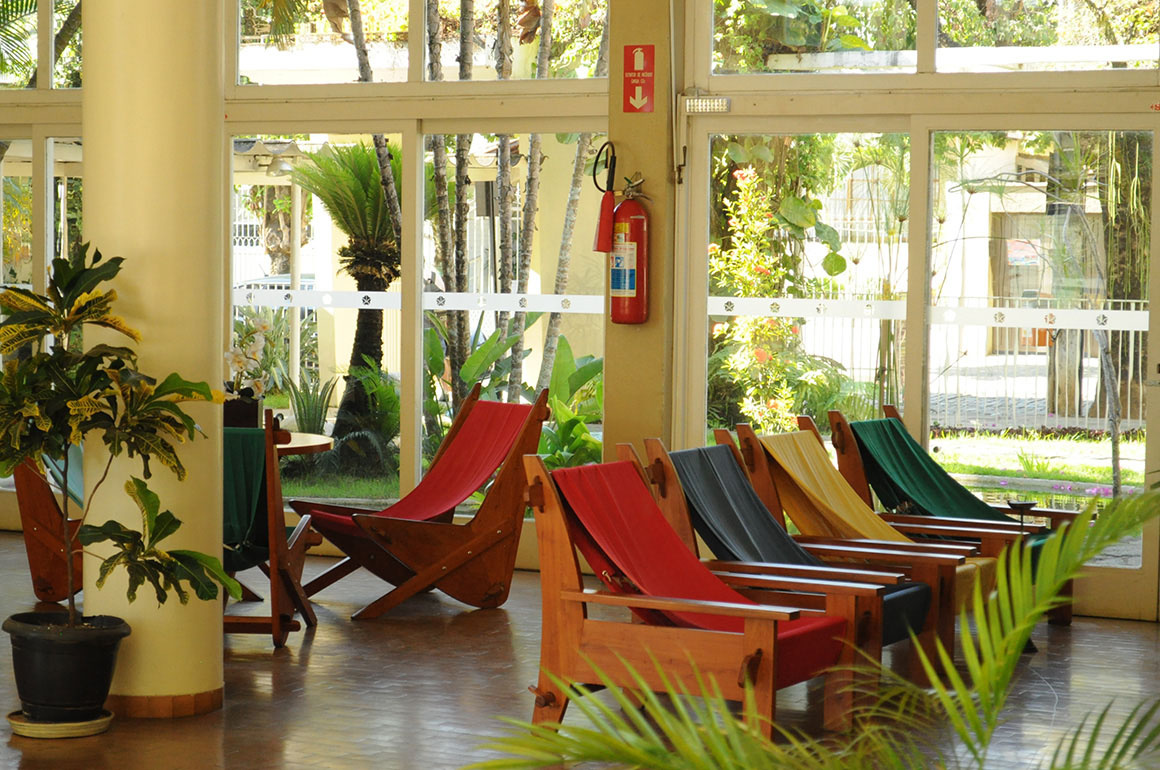 Мебель Жуакина Тенрейро в отеле «Катагуазис» в Катагуазисе. © Hotel Cataguases.