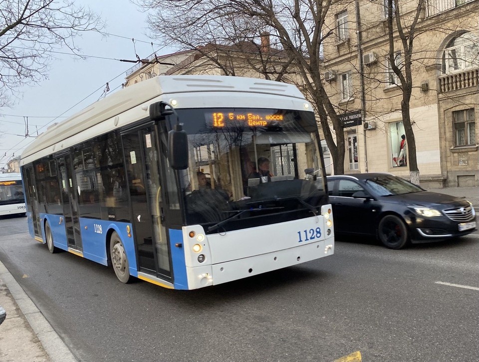    Оплатить проезд в общественном городском транспорте не всегда получается из-за технических сбоев. Фото: архив "КП" Валерия Черных