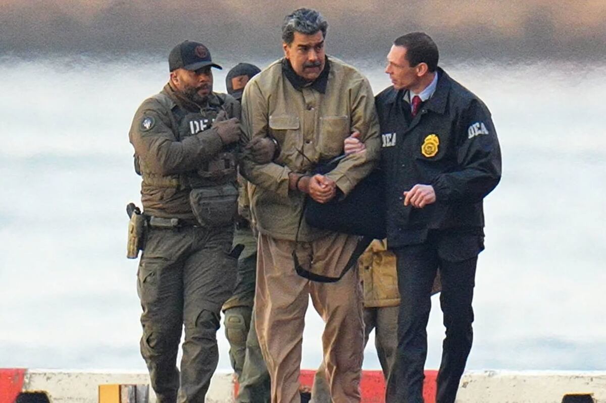 Похищение Президента Венесуэлы Николаса Мадуро с женой ->