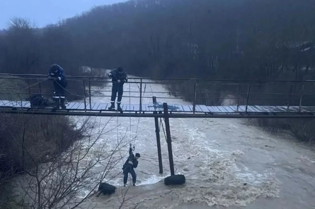    На Кубани автомобиль унесло течением при попытке переправиться через реку