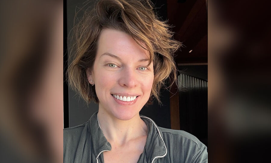 Звезде «Пятого элемента» Милле Йовович исполнилось 50 лет. Взглянем на её внешность