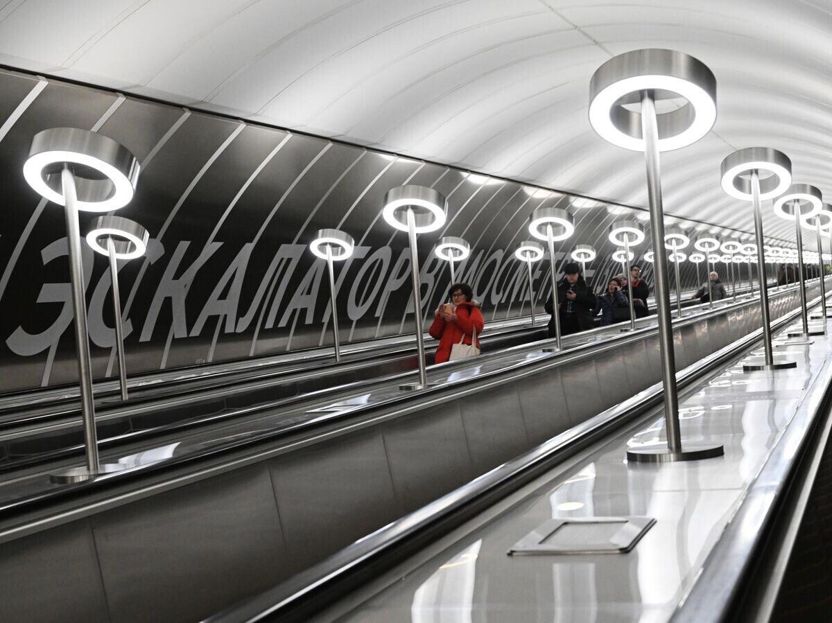    Эскалатор станции "Марьина Роща" Большой кольцевой линии Московского метро | © РИА Новости / Григорий Сысоев