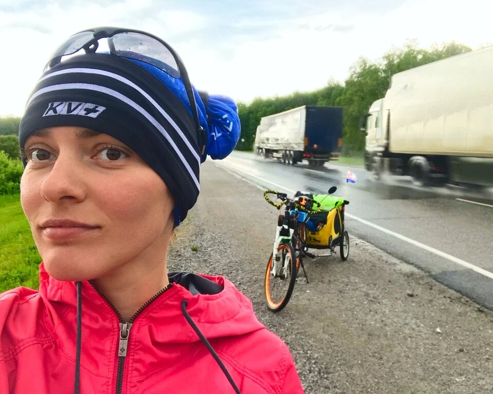 Фото реальной Анны Смолиной отсюда: https://www.kinopoisk.ru