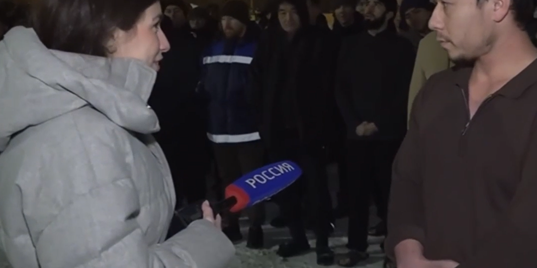 «Что на микрофоне написано? Абдулло!»: мигранты блеснули интеллектом во время рейда силовиков в столичном хостеле