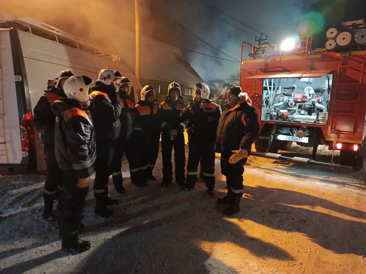    В результате взрыва и пожара в Сакмаре погибли 54-летний мужчина и 56-летняя женщина