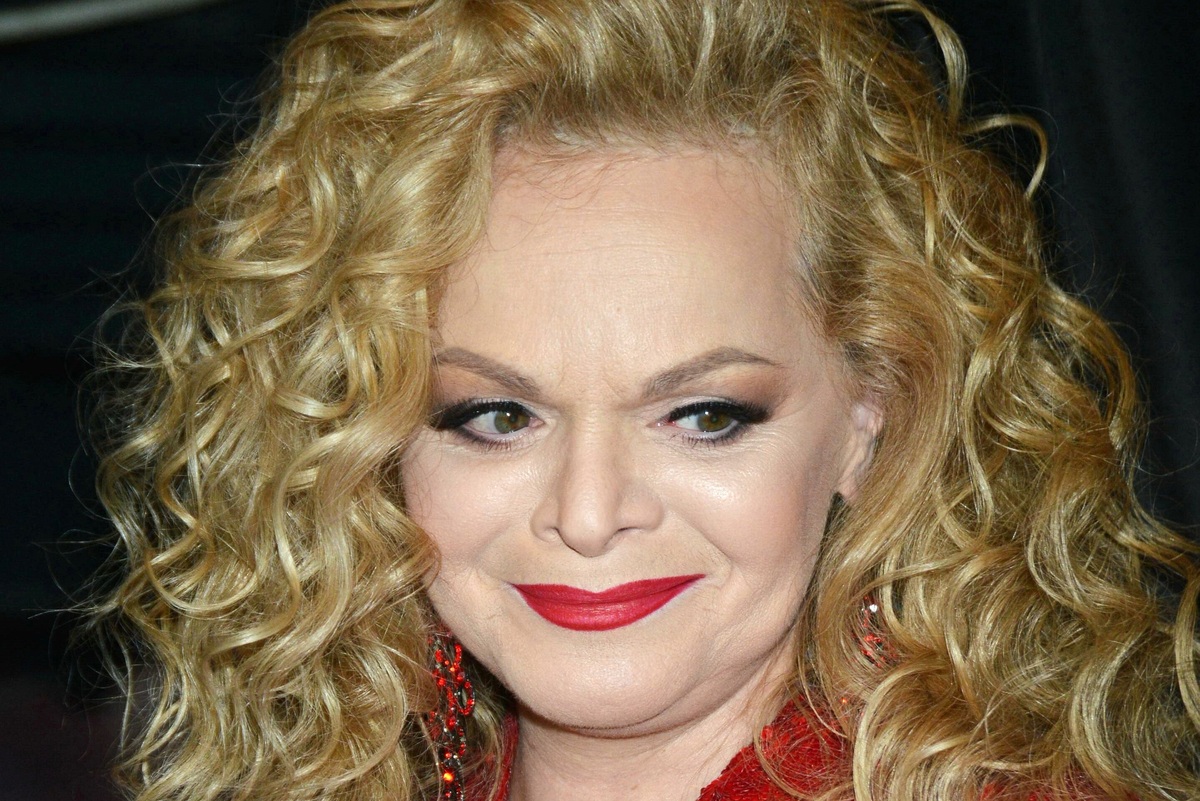     Лариса Долина прилетела на отдых в Арабские Эмираты, не отдав ключи от квартиры Полине Лурье