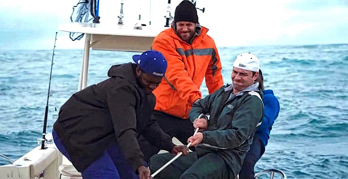 "А Балда над морем опять шумит / Да чертям веревкой грозит..."© Пушкин. Про другое.