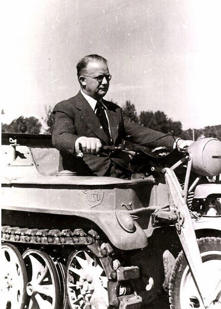 Генрих Книпкамп и одно из самых известных его детищ - Kettenkrad.