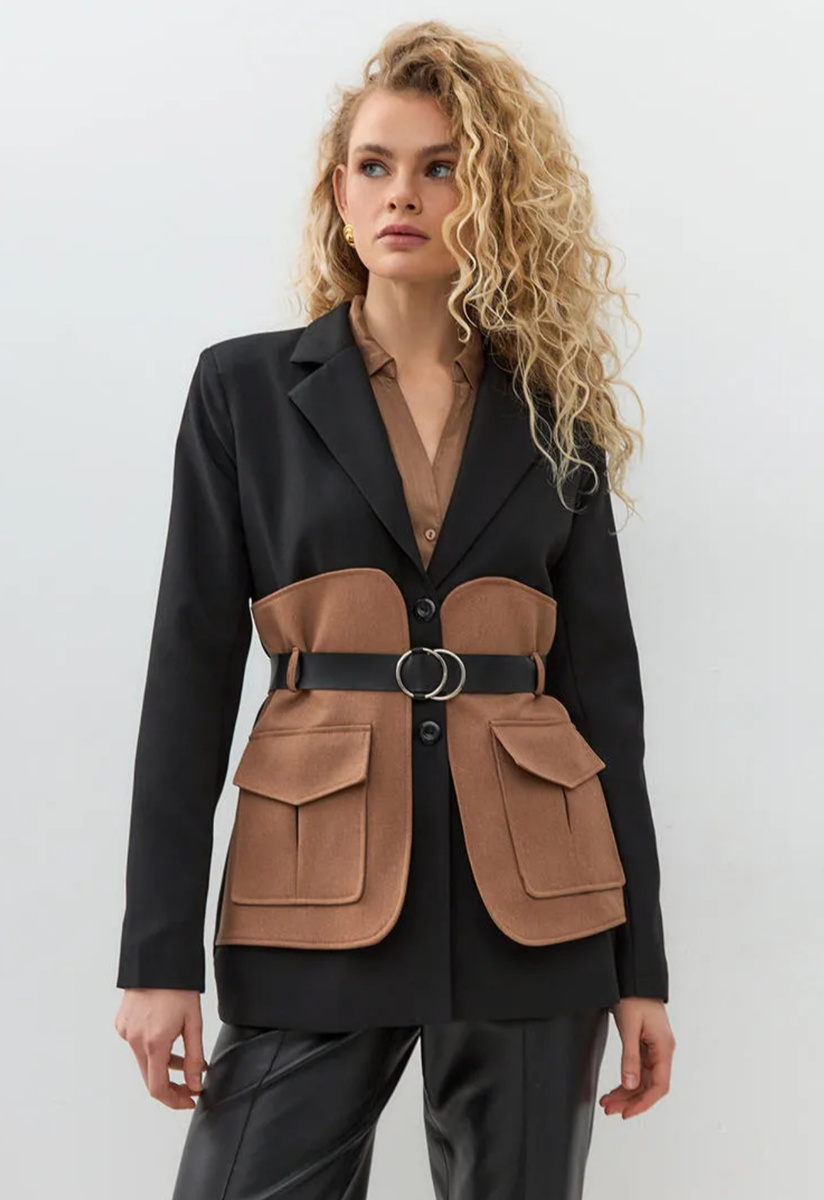 Черный с бежевыми карманами