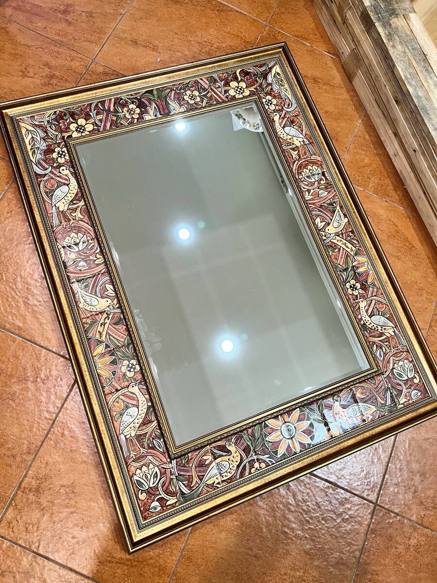 Это же зеркало на полу в моей мастерской готовится к упаковке и отправке) 