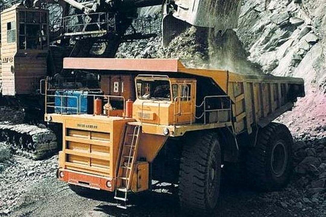 120-тонные самосвалы БелАЗ-7512 и БелАЗ-7514. Фото nashi-avto.ru