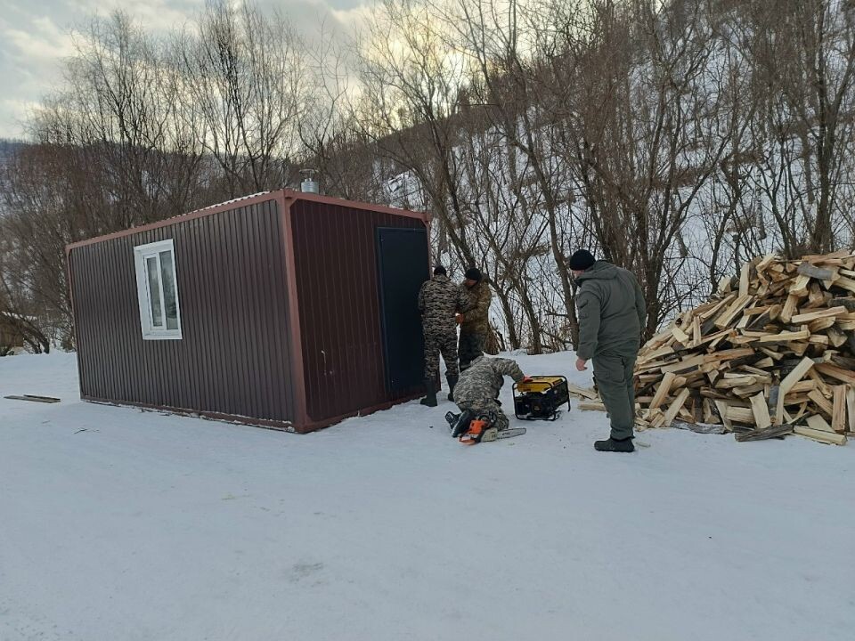    Карантинный КПП на границе Республики Алтай и Алтайского края. Источник: Личная страница в соцсети "ВКонтакте" главы Шебалинского района Ларисы Андреевой
