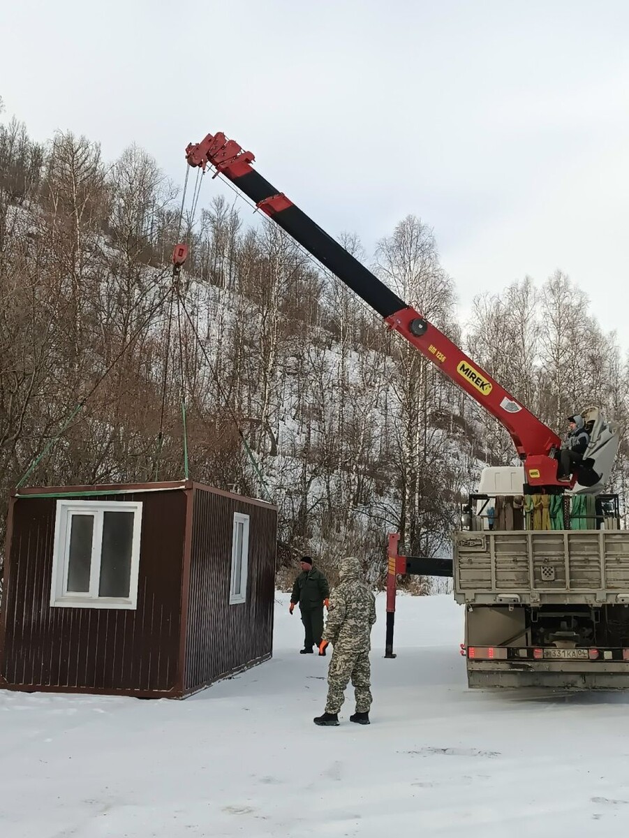    Карантинный КПП на границе Республики Алтай и Алтайского края. Источник: Личная страница в соцсети "ВКонтакте" главы Шебалинского района Ларисы Андреевой
