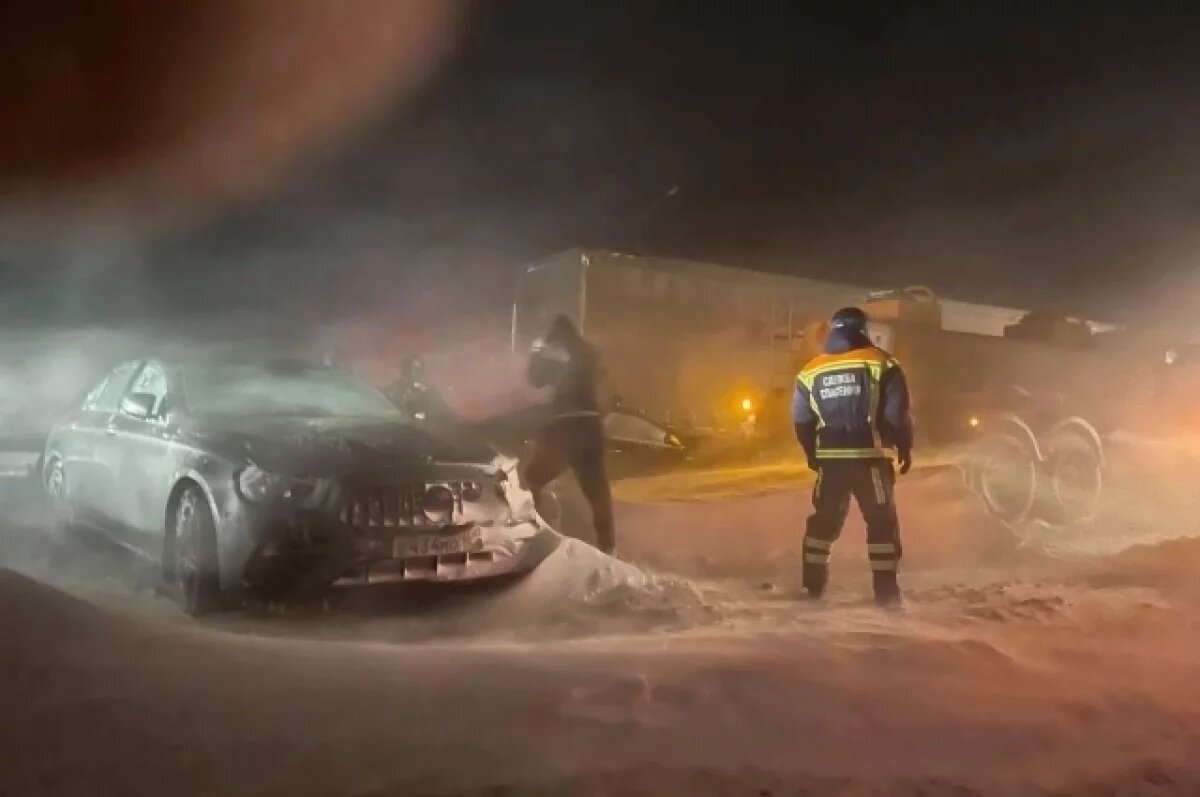    К расчистке саратовских дорог привлекли тяжелую технику спасателей