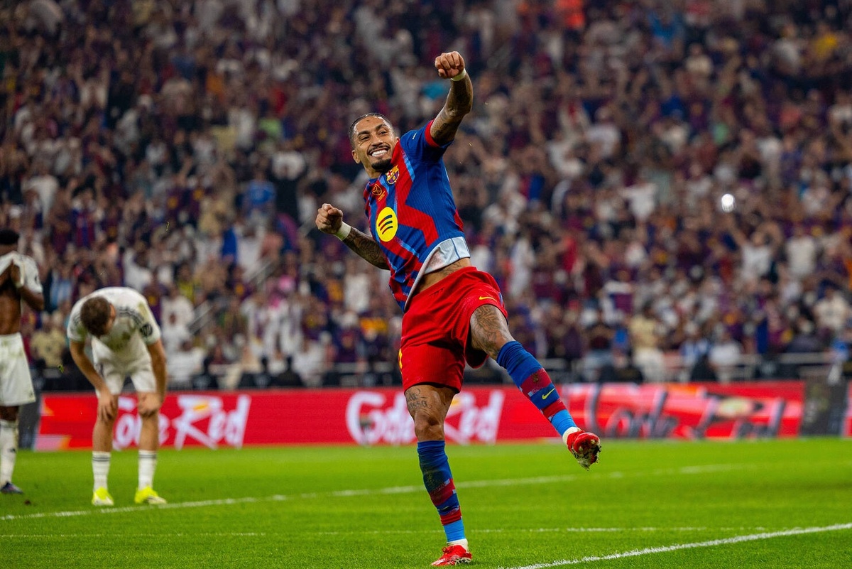 В этом финале Рафинья открыл счет на 36-й минуте, а потом забил решающий гол во втором тайме.