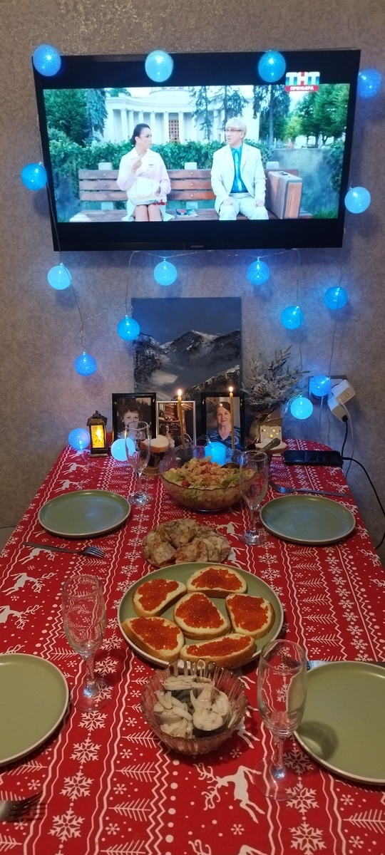 Съели почти всё. Что не съели - унесли дети доедать) 