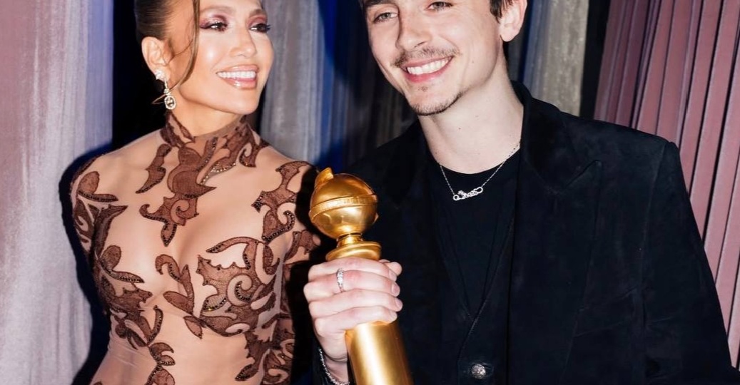 Ну и платья на Золотом глобусе! (Старая гвардия в лице Джулии Робертс и Памелы Андерсон выглядит круче молодежи!)