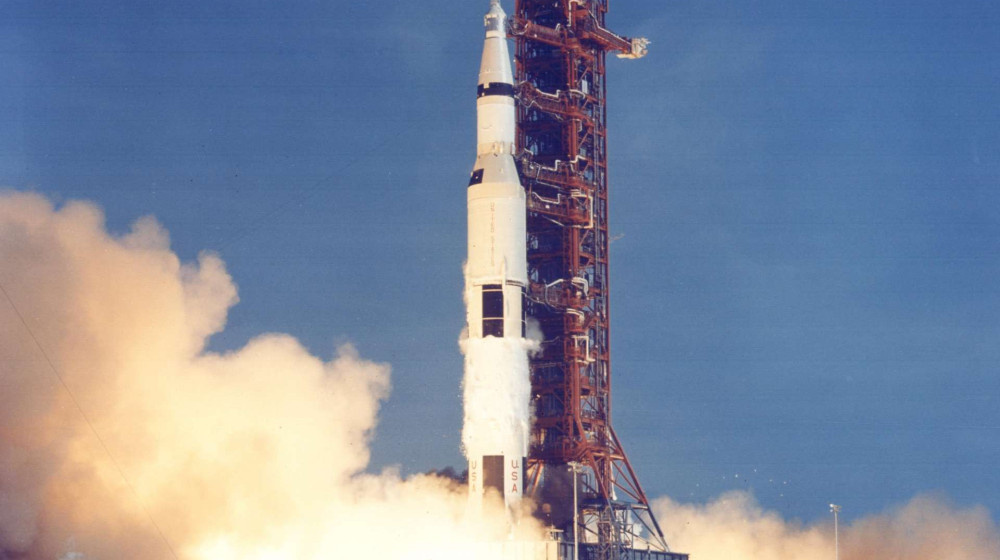    Как Америка слетала на Луну и что скрывают страницы истории