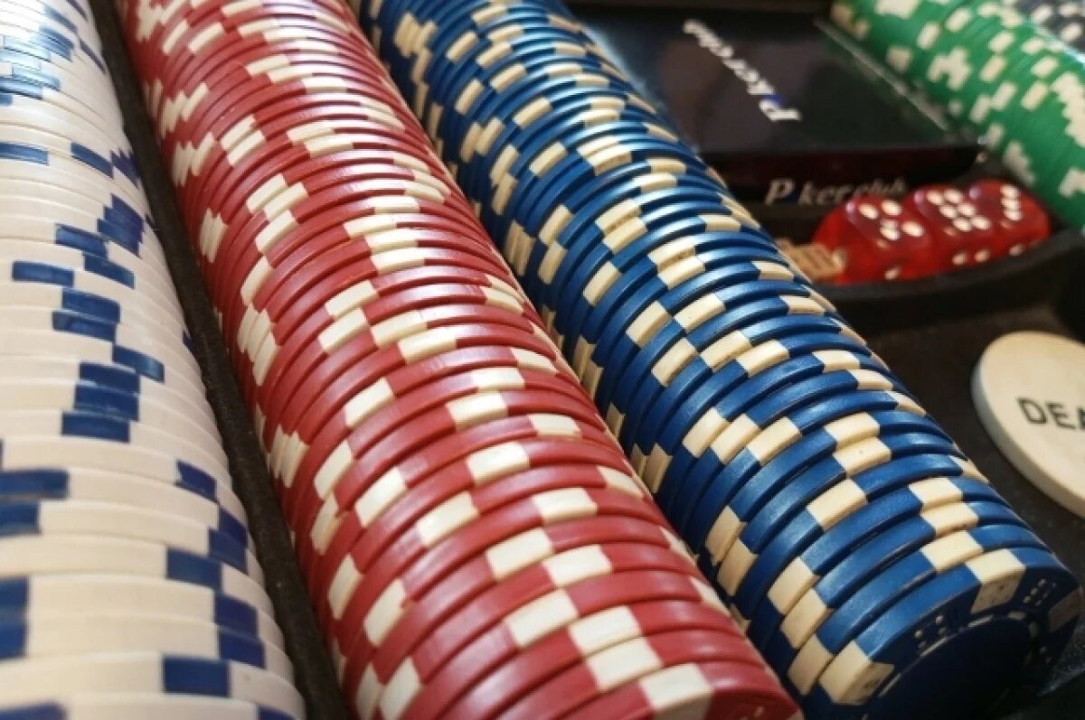    Шесть жителей Екатеринбурга осудили за организацию подпольных игр в покер