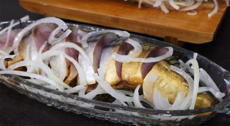 Потрясающе вкусно и просто: как приготовить копченую скумбрию без дыма и коптильни