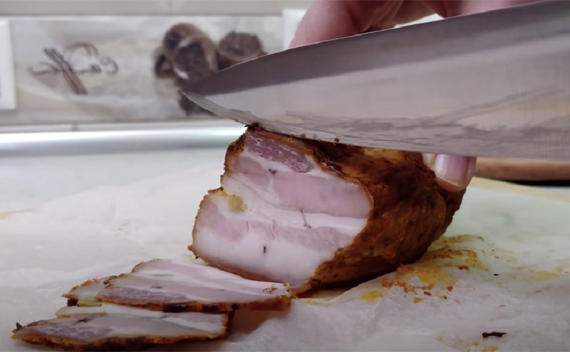 Сочное мясо из духовки: секрет приготовления в бумаге и специях