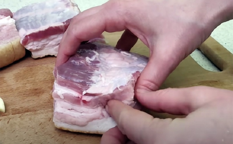 Сочное мясо из духовки: секрет приготовления в бумаге и специях