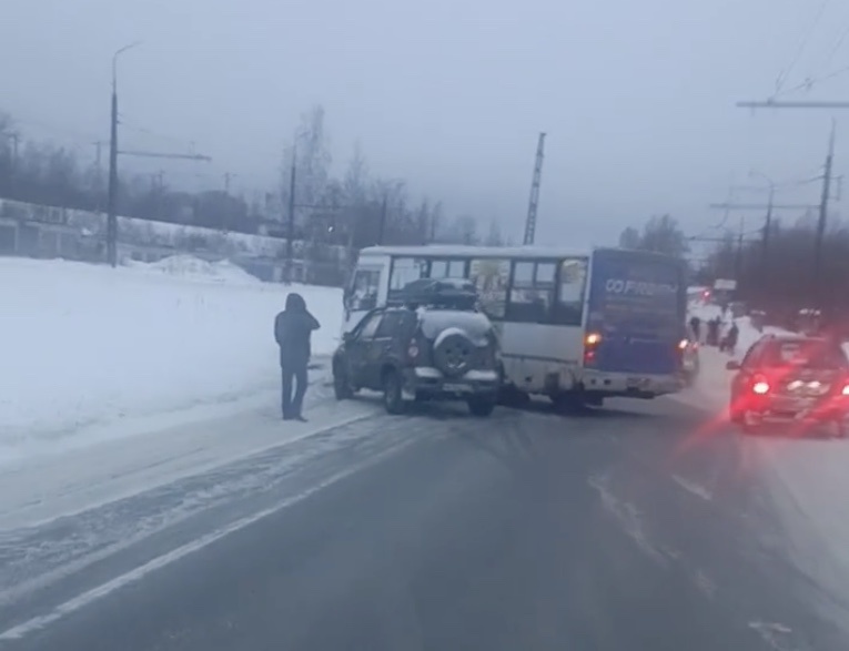    Скриншот из видео очевидца. Источник: Подслушано у водителей Птз и Карелии/ВК