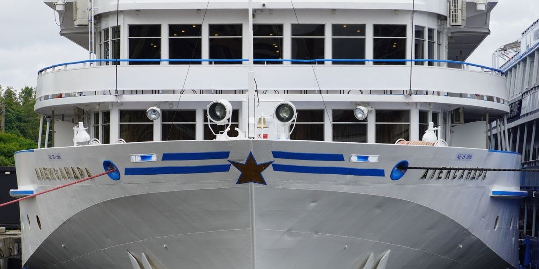 Пассажирский теплоход АЛЕКСАНДРА в Санкт-Петербурге