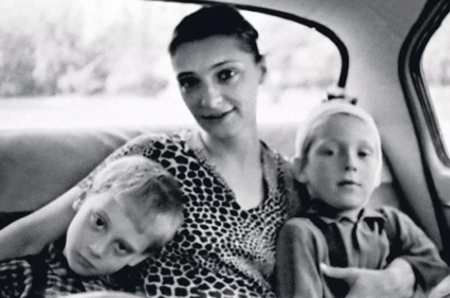 Людмила Абрамова с сыновьями