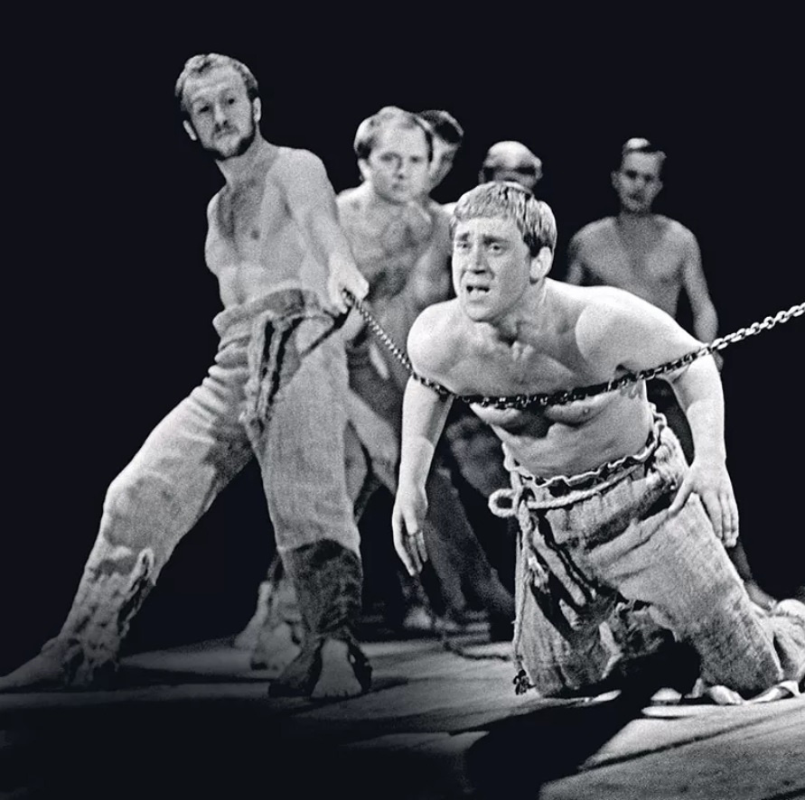 Владимир Высоцкий в спектакле «Пугачев»