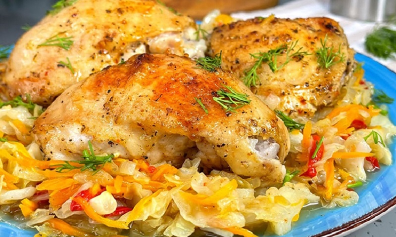 Ужин без хлопот: куриные бедра и овощи в пакете для запекания