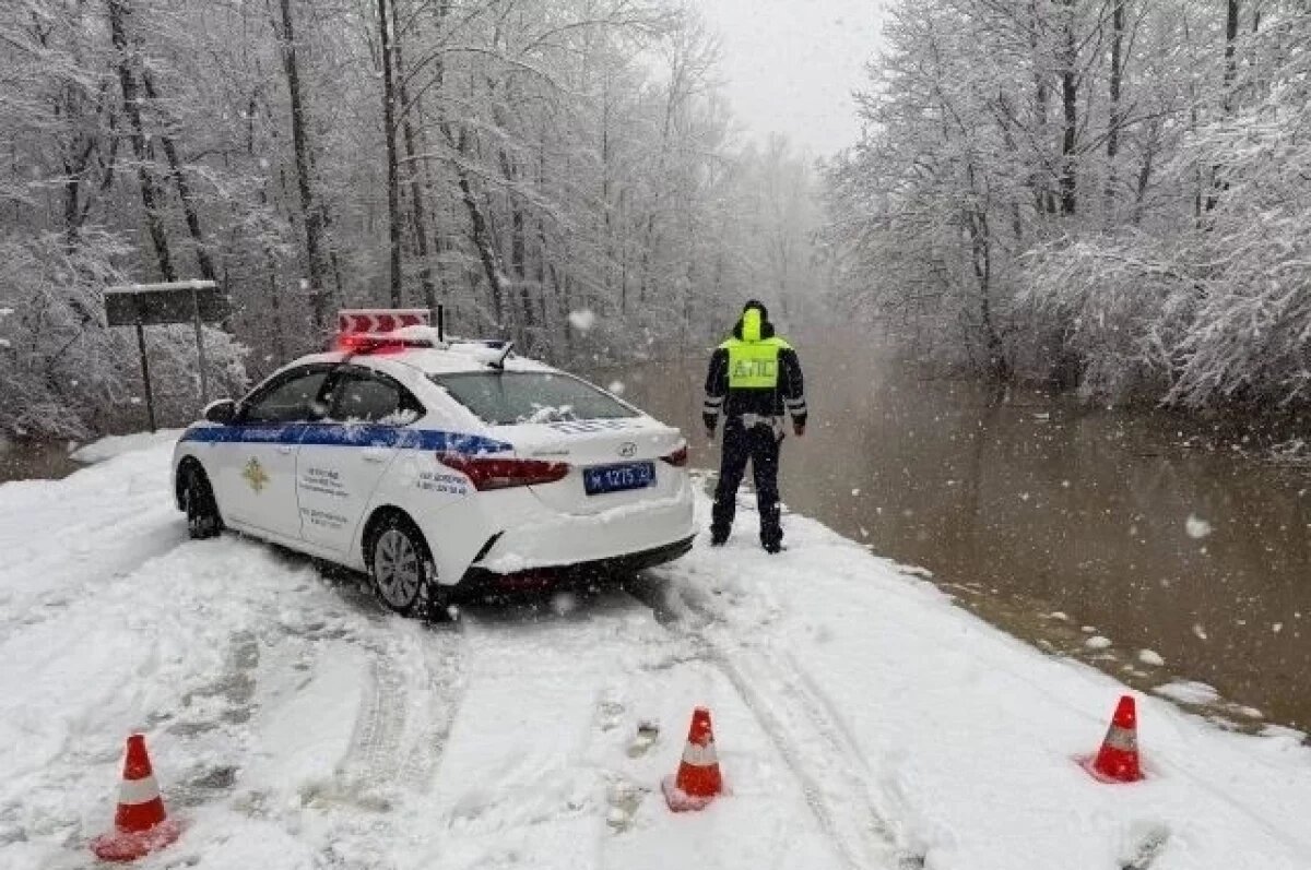    Река Пшиш вышла на трассу в Апшеронском районе