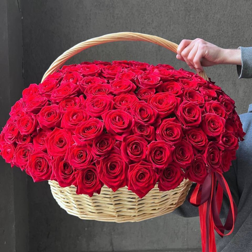 Доставка цветов и больших корзин со свежими розами в Санкт-Петербурге от Розмаркт