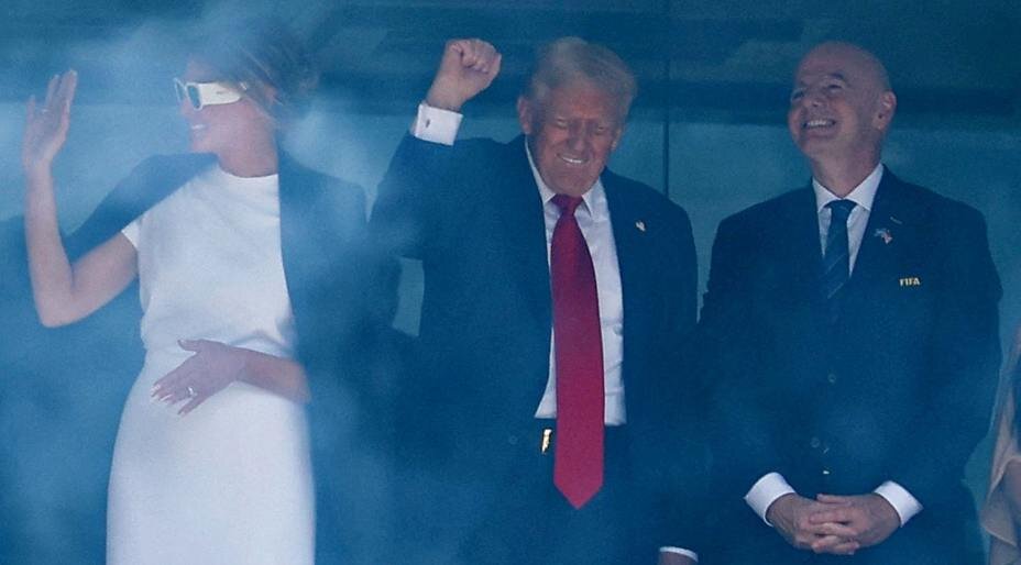    Президент США Трамп в компании главы ФИФА Инфантино празднует победу «Челси». Фото: Reuters