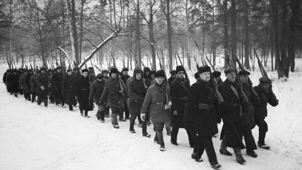    В парке «Сокольники» в период Битвы за Москву действовали учебные пункты. Московские ополченцы проходили в них боевую подготовку / Фото: Анатолий Гаранин / РИА Новости
