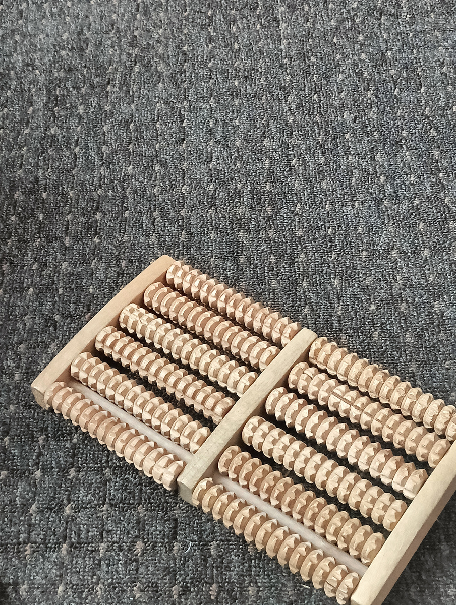 Фото автора канала. Мой массажёр для ног.