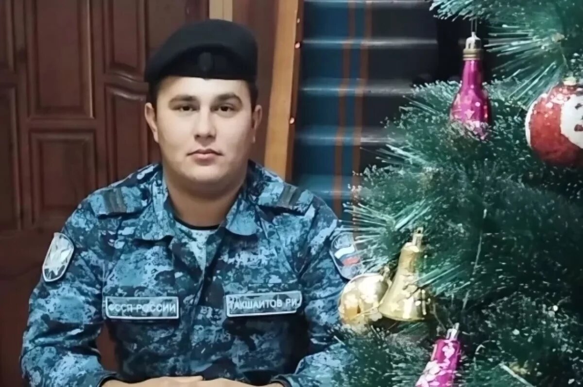    Судебный пристав из Волгограда спас застрявших подо льдом в машине людей