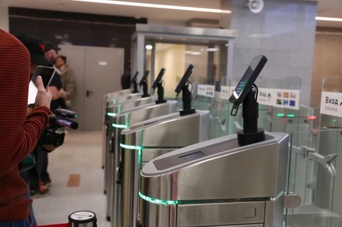    Более 16 тысяч новосибирцев оплатили проезд в метро с помощью лица