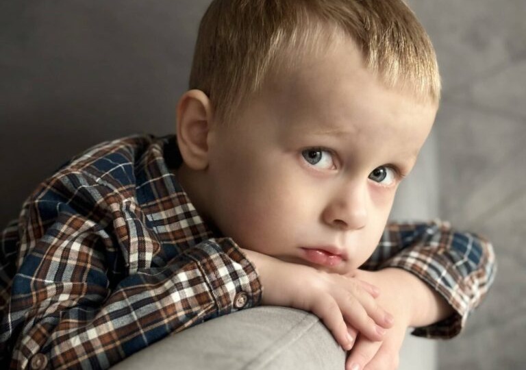 Под кожей у 5-летнего Тимофея около сотни мелких новообразований. Врачи не знают что это.