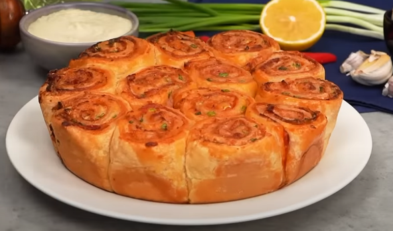 Порционные улитки с томатным соусом и сыром: уютное домашнее лакомство за полчаса вкуснее пиццы и пирогов