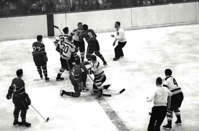 Фото из открытых источников (типичный матч в НХЛ прошлых лет)