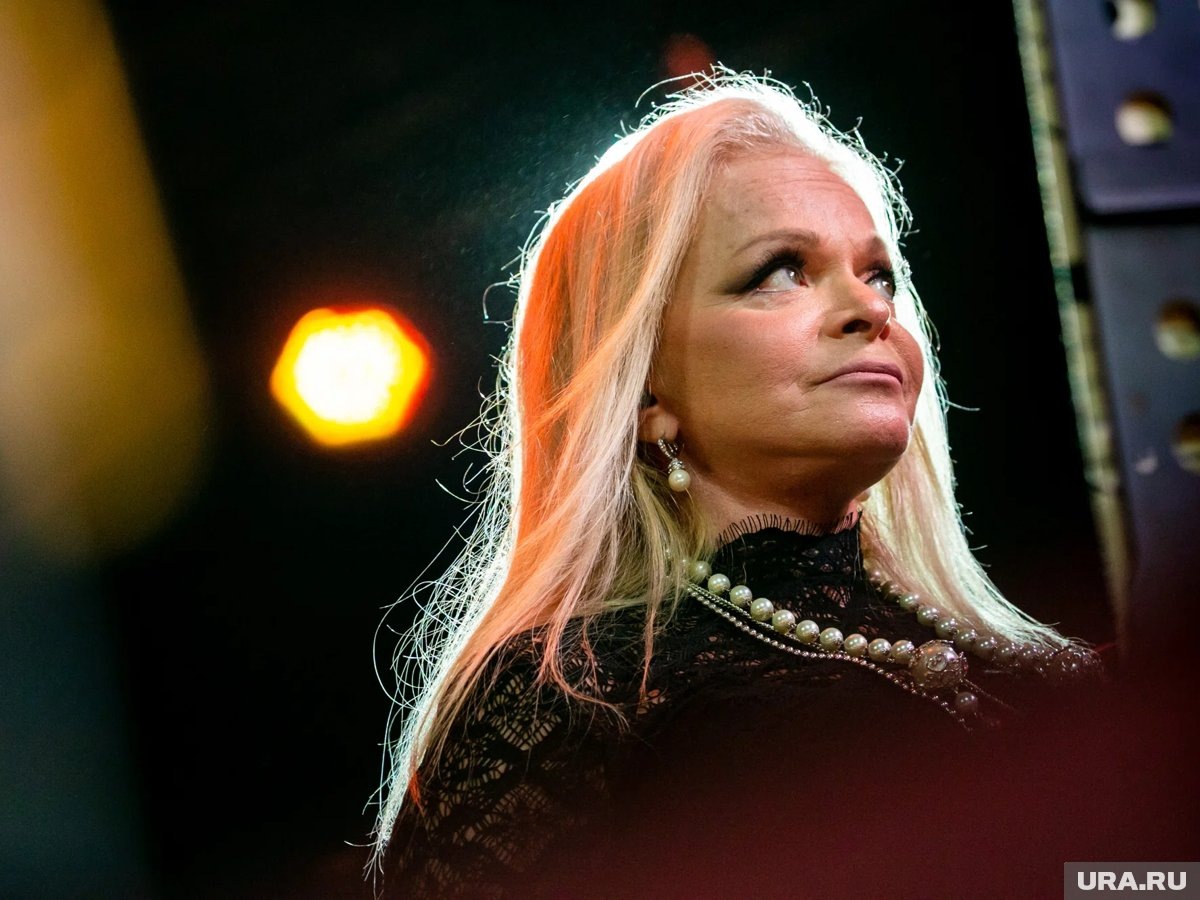     Ларису Долину обвини в том, что она незаконно возвела искусственный ручей в Подмосковье