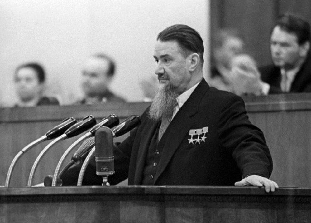 Игорь Васильевич Курчатов