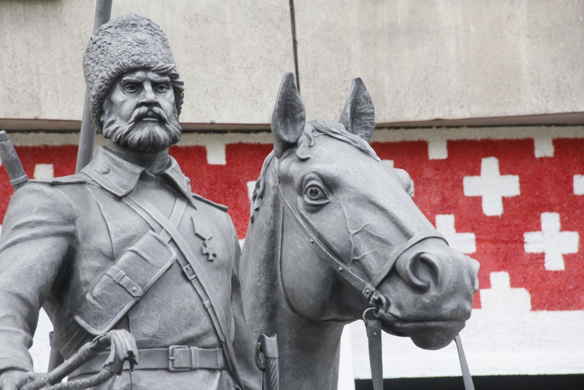 Бравый казак-порубежник и его верный спутник