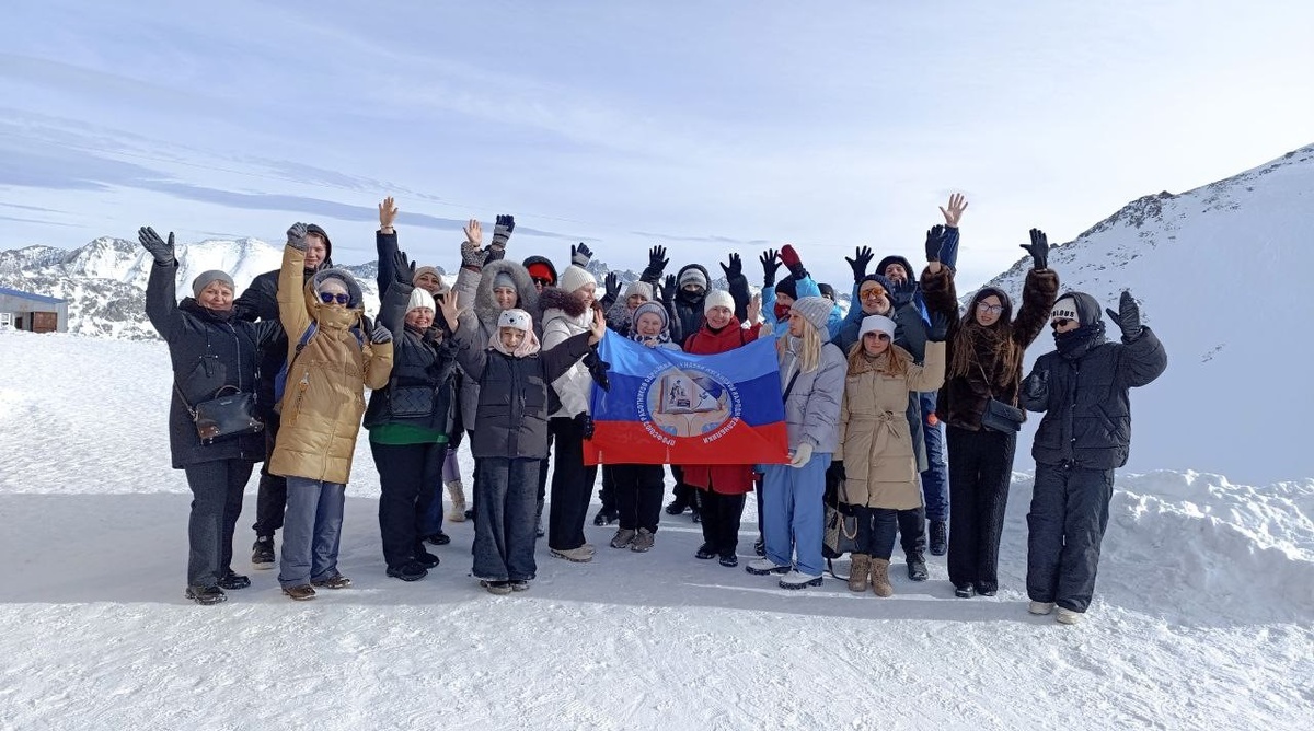 Наша группа на горе Мусса-Ачитара и одна из фото-зон