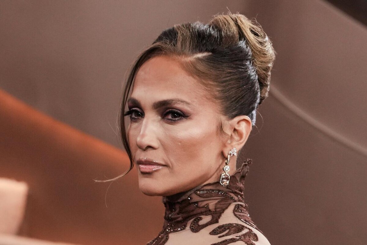    Дженнифер Лопес LEGION-MEDIA