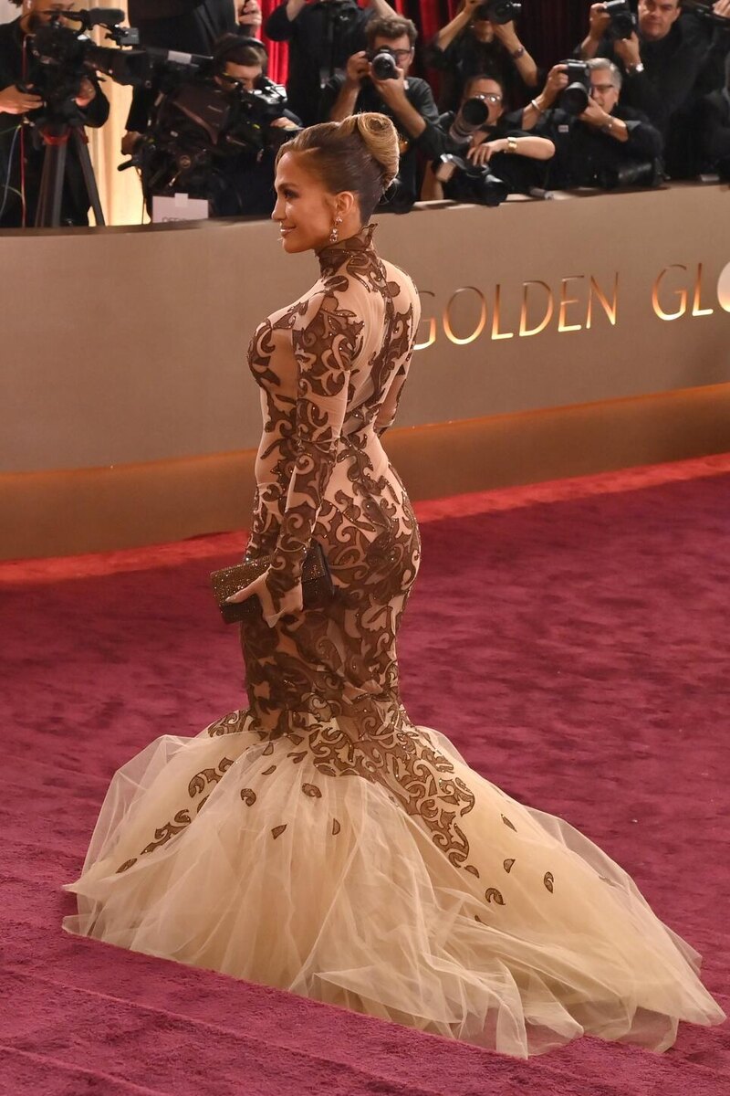    Дженнифер Лопес в «голом» платье LEGION-MEDIA